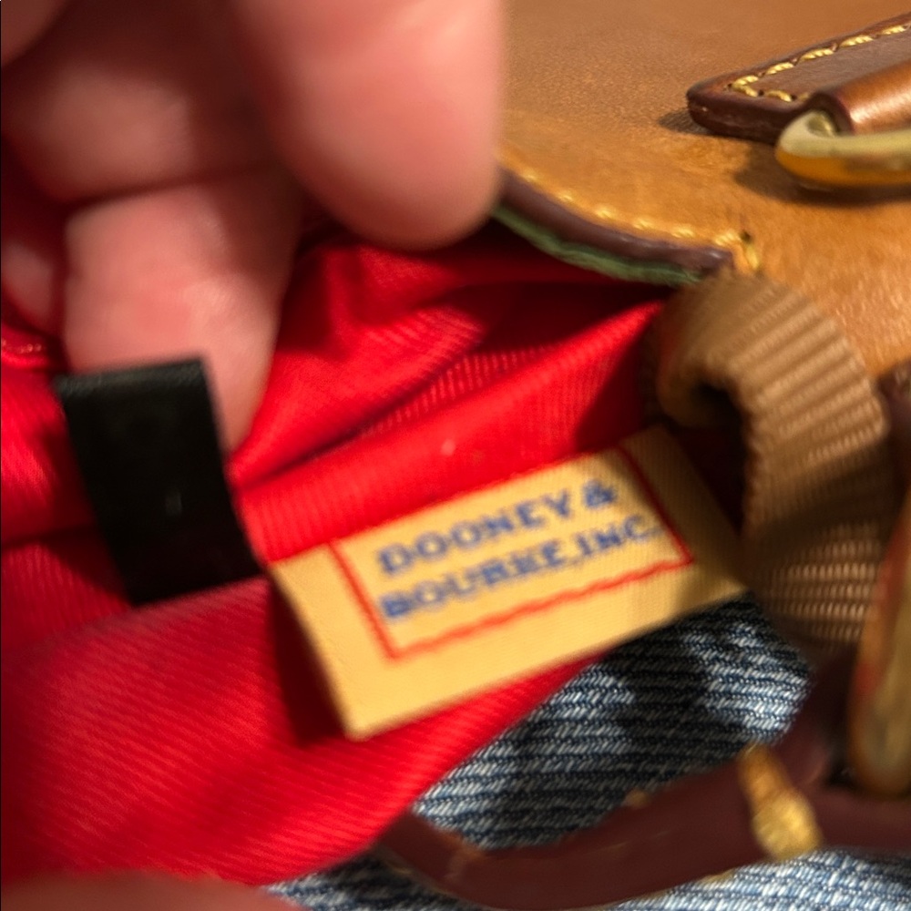 Classic Tan Leather Crossbody Bag - Picture 12 of 13